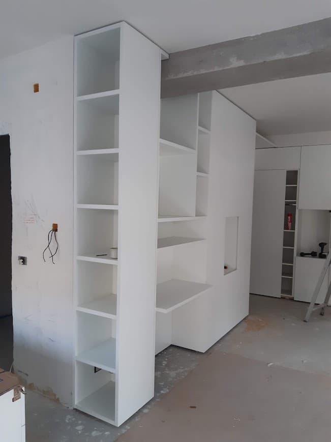 Maatwerk inbouwkast onder trap