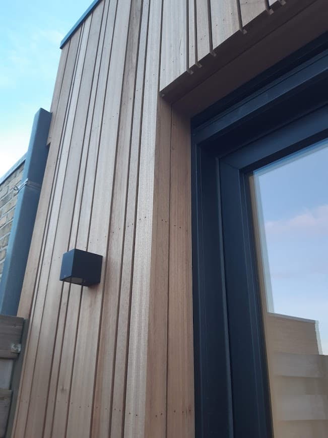 Verticale houten gevelbekleding